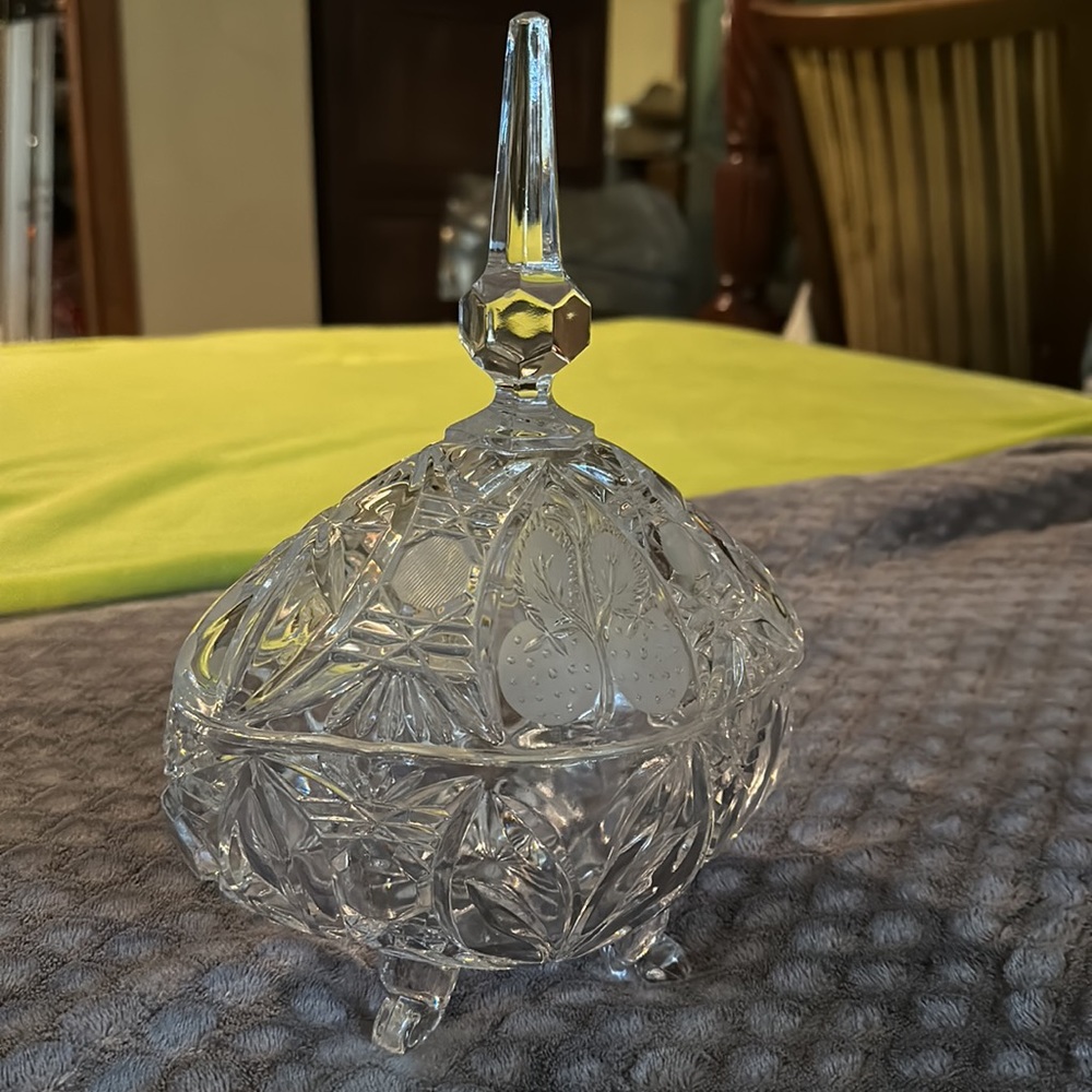 Vintage Cut Glass, Crystal Clear, Candy Footed Bowl With Lid - Picture 8 of 9